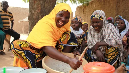 Hassia, a “Mother of Light” volunteer in Niger, supports efforts led by CARE Luxembourg to prevent child malnutrition and improve community health.